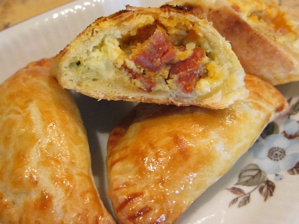 Empanadillas de chorizo (Емпанадиляс с чоризо) — стъпка 7