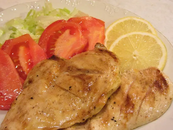 Чеснови пилешки пържоли на скара