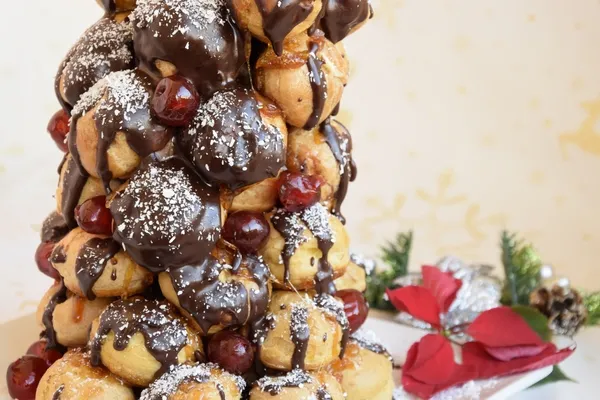 Шоколадов крокембуш (Croquembouche) - как да направим кула от еклери