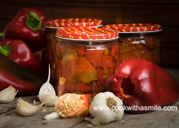 Мариновани печени чушки с чесън или салата от червена капия